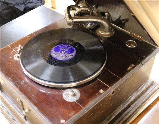 A 1920s wind up gramophone